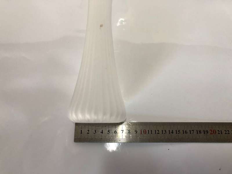 Lovely vintage white glass vase - perfect condition - 27cm