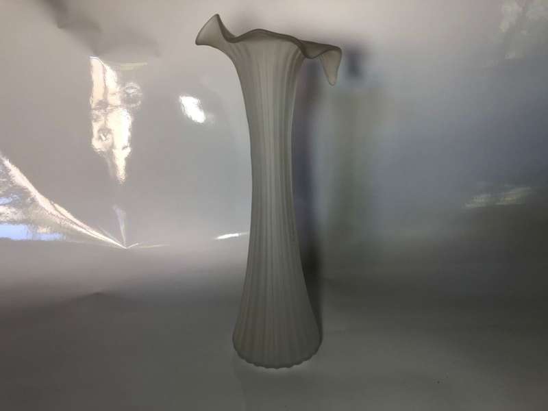 Lovely vintage white glass vase - perfect condition - 27cm