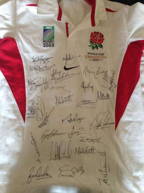 VERY RARE! 2003 WORLD CUP WINNERS SIGNED ENGLAND RUGBY SHIRT WITH EMBROIDERY+COA