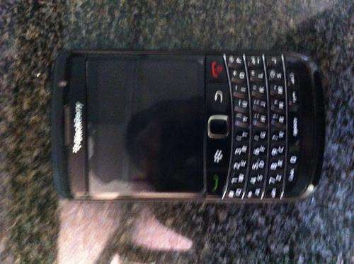 Blackberry bold 3 9780.like new. excellent condition