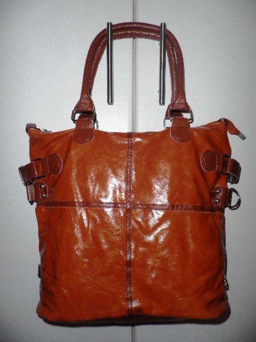 GORGEOUS SYNTHETIC LEATHER HANDBAG in TAN COLOUR