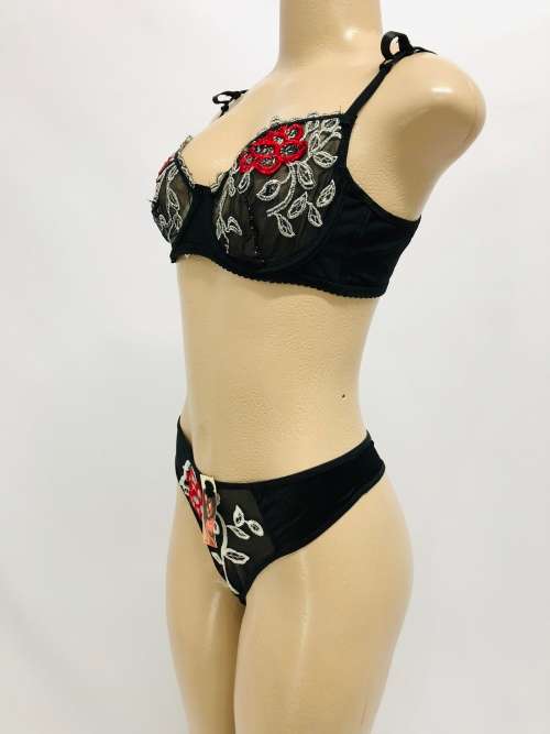 Size 38B flower bra & panty set black