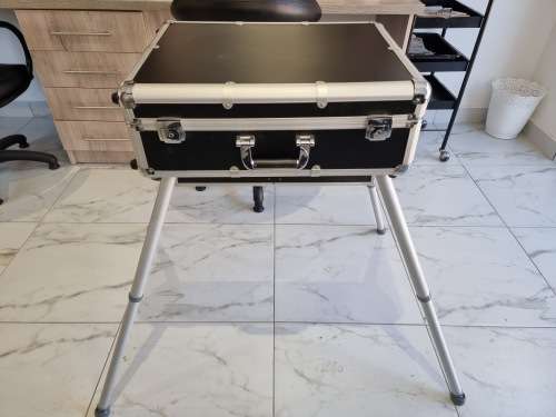 Portable makeup station