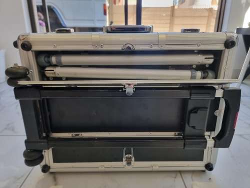 Portable makeup station