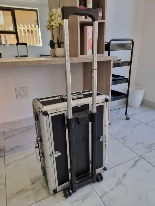 Portable makeup station