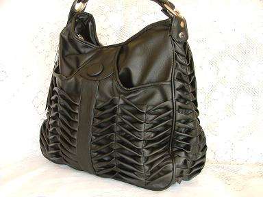 "CLASSY HANDBAG ***CRAZY***R1***NO RESERVE"