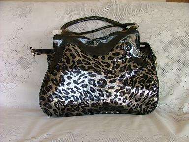 "FASHION HANDBAG***CRAZY***R1***NO RESERVE"