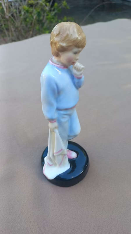 Royal Doulton `Sleepy Darling` figurine (see description)