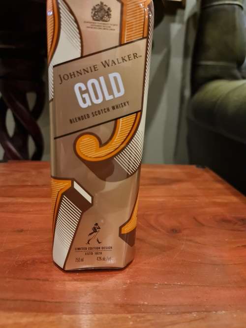 Johnnie Walker Gold Keep Walking Limited Edition