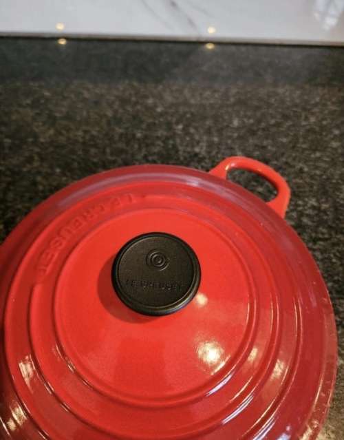 Le Creuset Signature 2.4L Round Casserole Pot