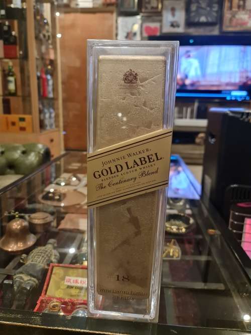 Johnnie Walker Gold Label The Centenary Blend 18 Year Old Ice Pillar