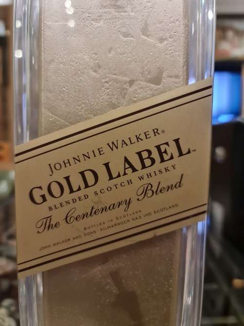 Johnnie Walker Gold Label The Centenary Blend 18 Year Old Ice Pillar