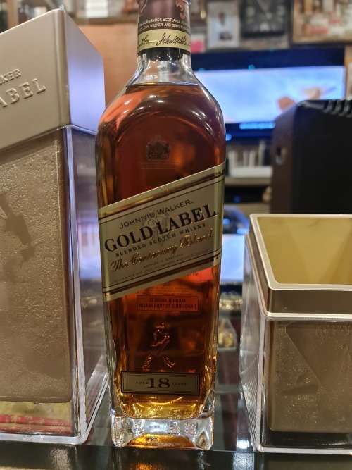 Johnnie Walker Gold Label The Centenary Blend 18 Year Old Ice Pillar