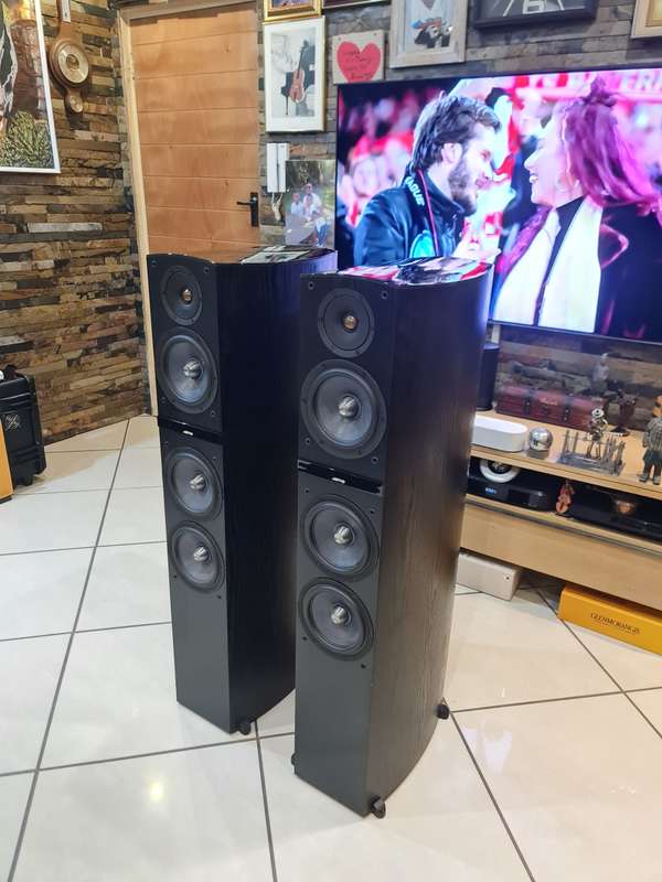 Fantastic Jamo C809 High End Floorstanding Loudspeakers