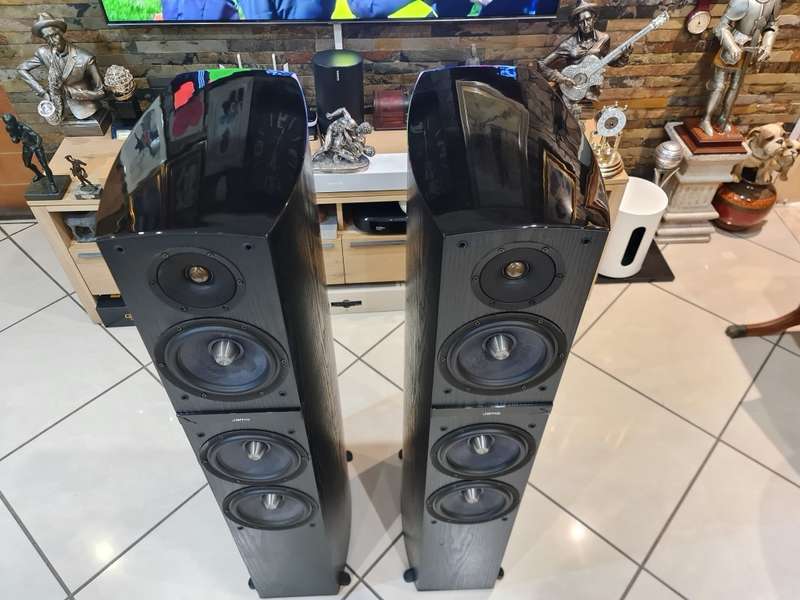 Fantastic Jamo C809 High End Floorstanding Loudspeakers