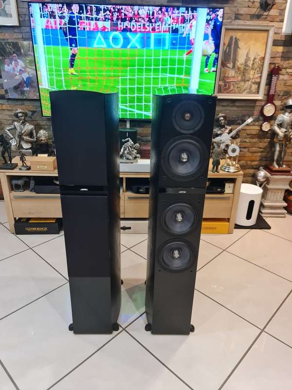 Fantastic Jamo C809 High End Floorstanding Loudspeakers
