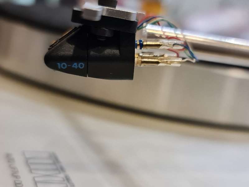 Luxman PD264 Auto Lift-Up Direct Drive Turntable with Goldring 1040 High-End Cartridge