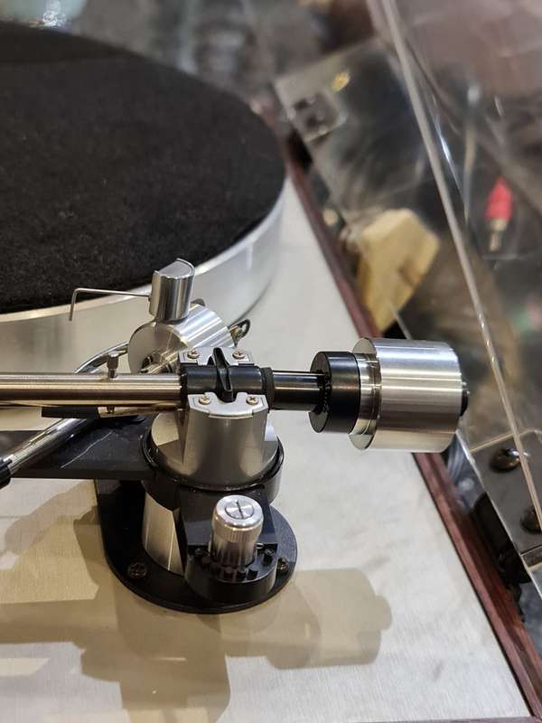 Luxman PD264 Auto Lift-Up Direct Drive Turntable with Goldring 1040 High-End Cartridge
