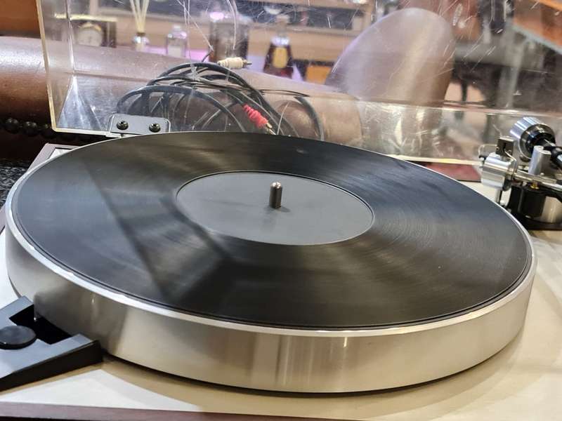 Luxman PD264 Auto Lift-Up Direct Drive Turntable with Goldring 1040 High-End Cartridge