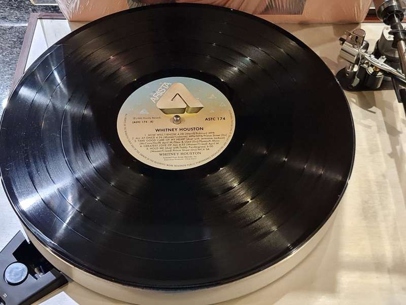 Luxman PD264 Auto Lift-Up Direct Drive Turntable with Goldring 1040 High-End Cartridge