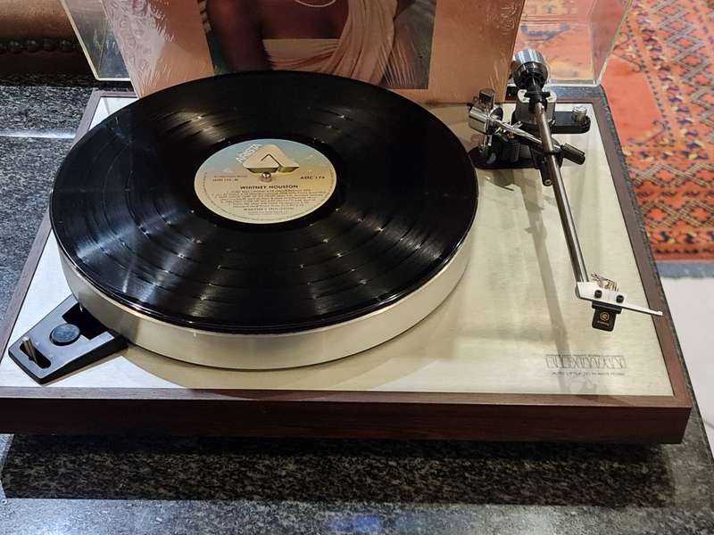 Luxman PD264 Auto Lift-Up Direct Drive Turntable with Goldring 1040 High-End Cartridge