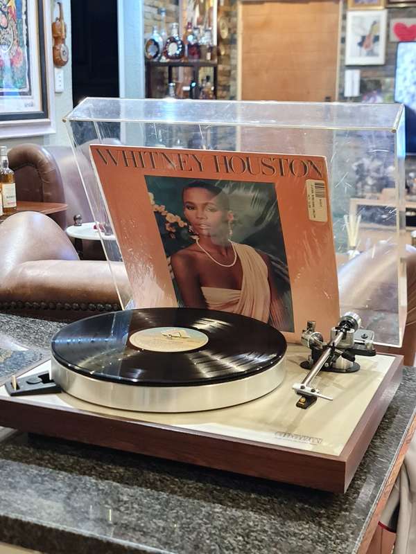 Luxman PD264 Auto Lift-Up Direct Drive Turntable with Goldring 1040 High-End Cartridge