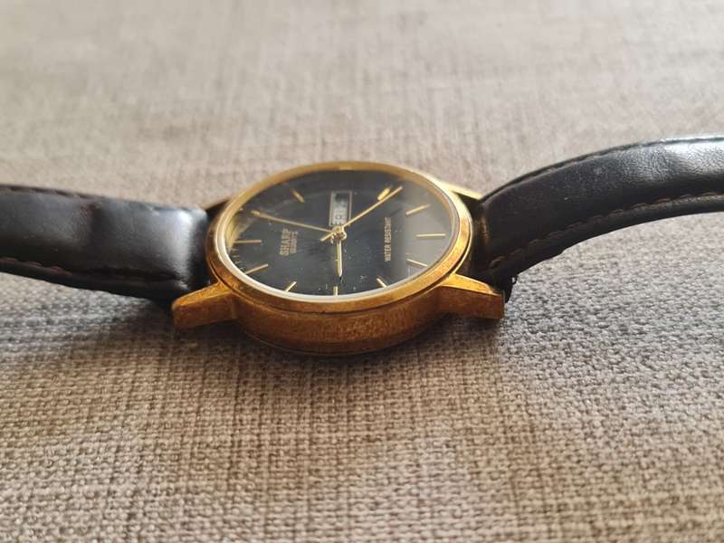 Sharp Quartz Men`s Vintage Watch