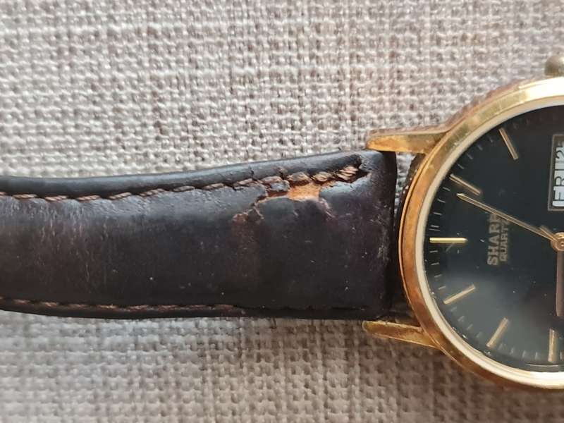 Sharp Quartz Men`s Vintage Watch