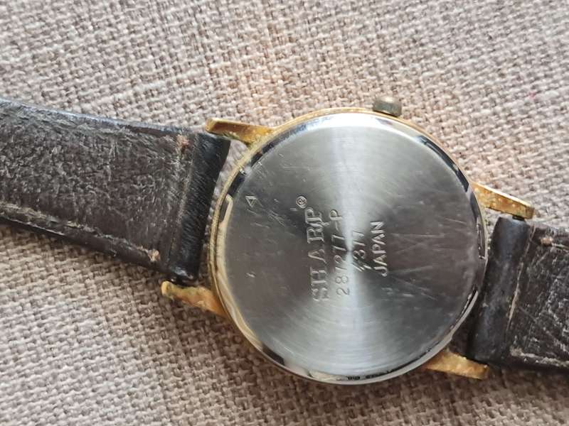 Sharp Quartz Men`s Vintage Watch