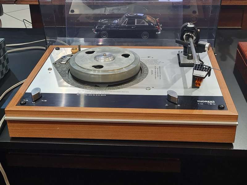 Thorens TD160 Belt Drive Turntable and LPs