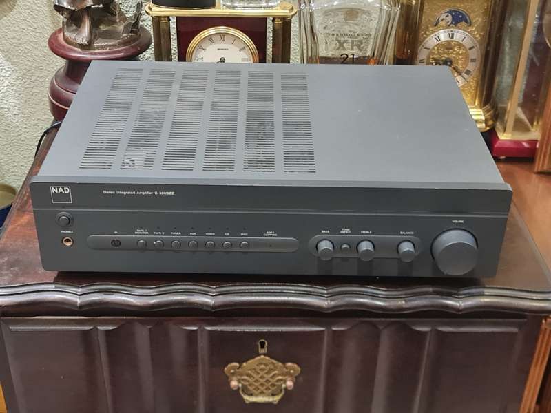 NAD C320BEE Integrated Stereo Amplifier and NAD C521BEE Compact CD Player