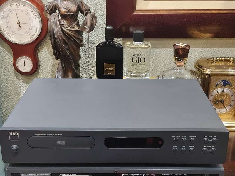 NAD C320BEE Integrated Stereo Amplifier and NAD C521BEE Compact CD Player