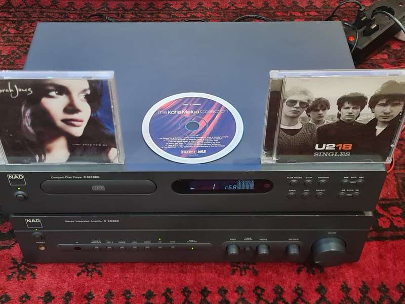 NAD C320BEE Integrated Stereo Amplifier and NAD C521BEE Compact CD Player