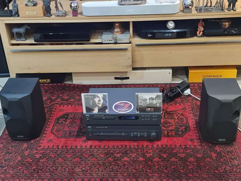NAD C320BEE Integrated Stereo Amplifier and NAD C521BEE Compact CD Player