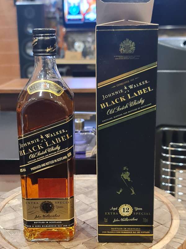 Johnnie Walker Black Label 12 Year Old Extra Special - 1980
