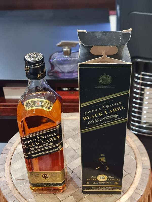 Johnnie Walker Black Label 12 Year Old Extra Special - 1980