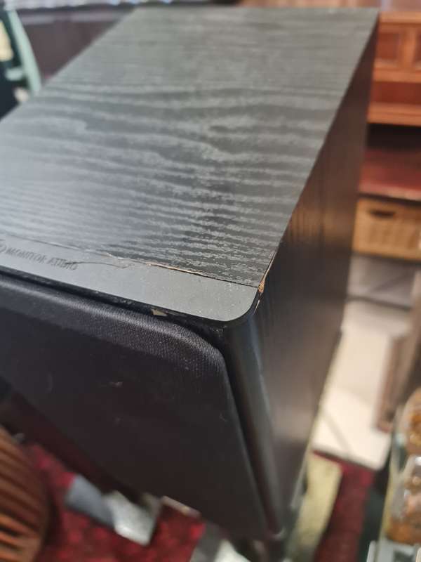 Monitor Audio Bronze 2 Bookshelf Speakers and Stands