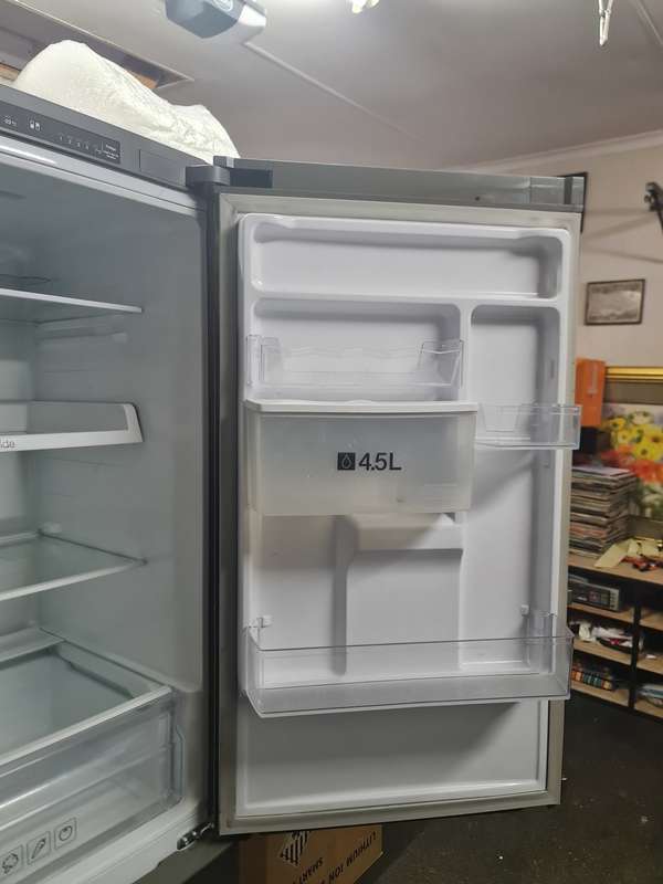 Samsung 329L Silver Combi Fridge- RB31HWJ3DSS
