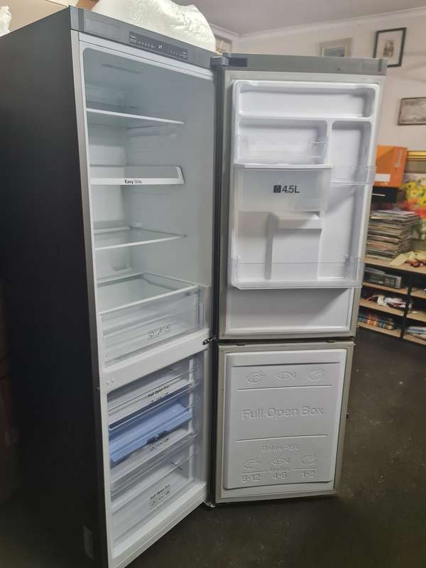 Samsung 329L Silver Combi Fridge- RB31HWJ3DSS