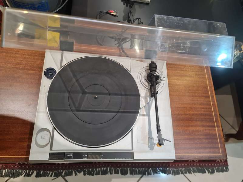 Kenwood KD-1600 Belt Drive Turntable and LP`s