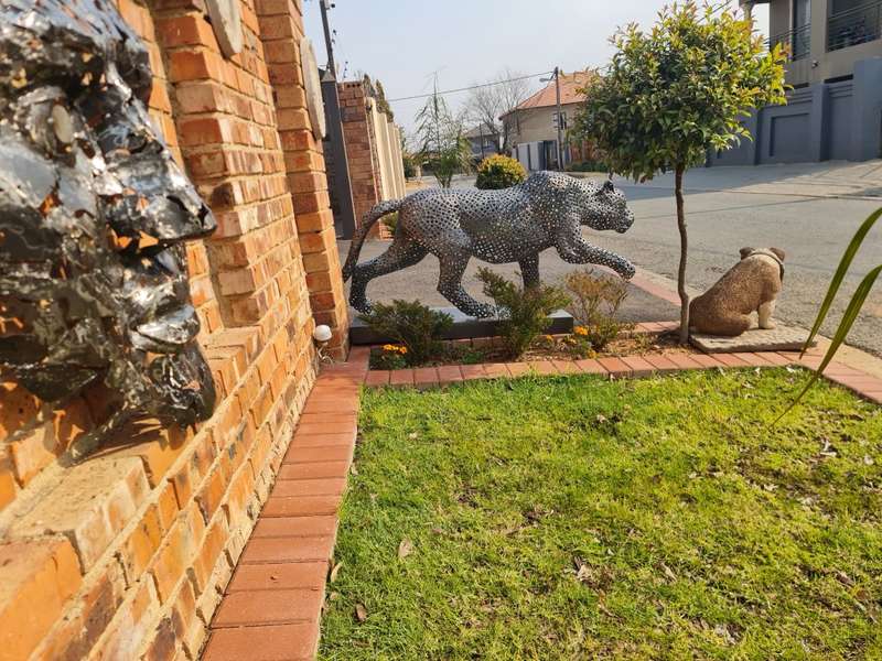 Life Size Leopard Metal Sculpture