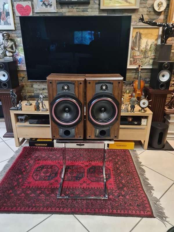 Bowers and Wilkins DM 310 Speakers