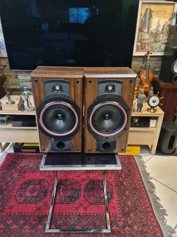 Bowers and Wilkins DM 310 Speakers