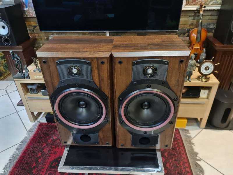 Bowers and Wilkins DM 310 Speakers