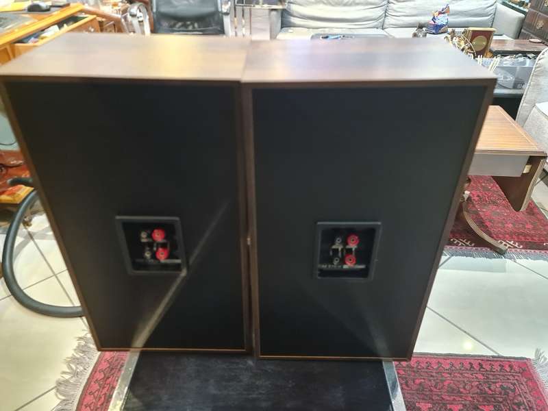 Bowers and Wilkins DM 310 Speakers