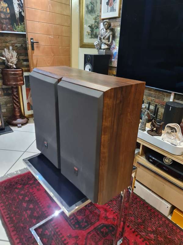 Bowers and Wilkins DM 310 Speakers