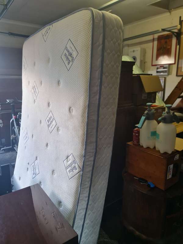ALF Group Italian Bellagio Queen Sleigh Bed with Pedestals and Bakos Brothers Mattress.