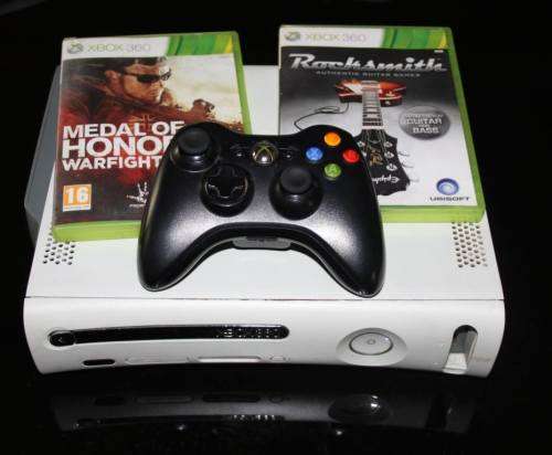 Xbox 360 + 2 Games