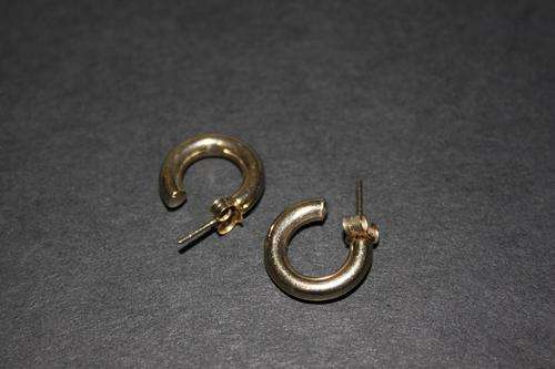 SOLID 9CT GOLD EARRINGS !!!