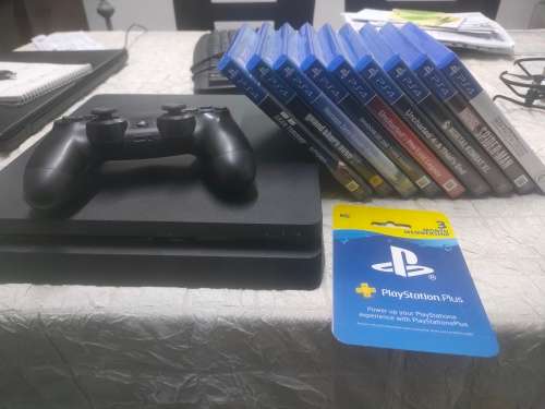 Playstation 4 500gb + 1 controller + 9 games and 3 month membership